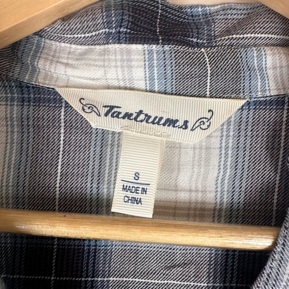 Tantrums Blue Plaid Embriodered Floral 1/4 Sleeve Button Up Sleeve Top Size S - Picture 7 of 8